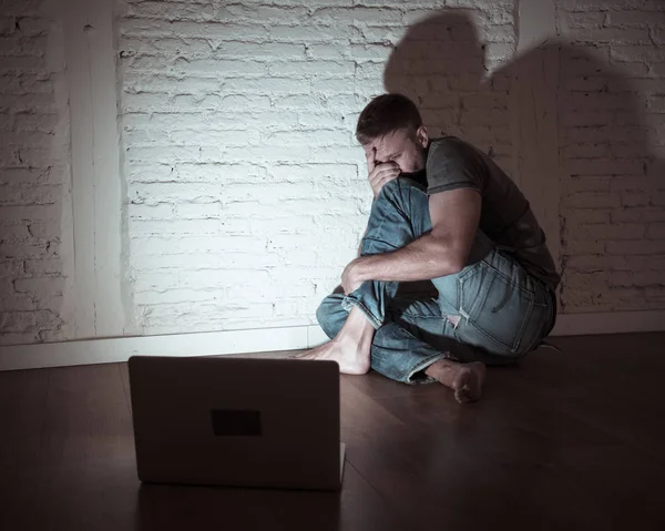 Mannen lijden Internet cyberpesten — Stockfoto