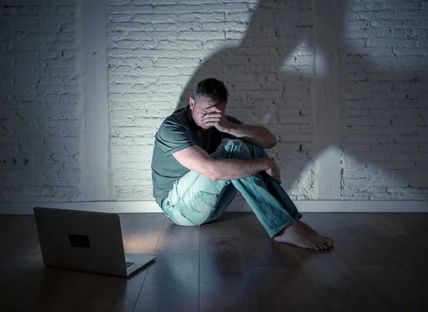 Mężczyzn cierpiących, Internet szykanowania — Zdjęcie stockowe