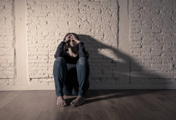 Eenzame vrouw lijden aan depressie — Stockfoto