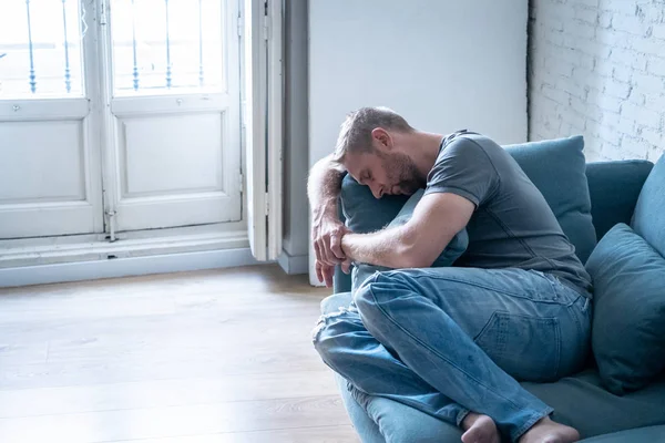 Ung man lider av depression — Stockfoto