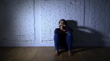 Yalnız kadın depresyon