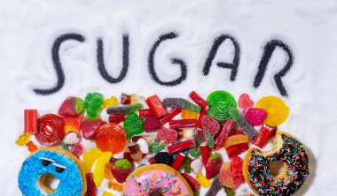 Şekerler donuts ve şeker yazılı olarak karışımı