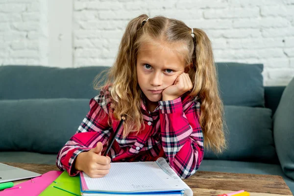 Bonito Doce Triste Sobrecarregado Estudante Olhando Irritado Cansado Fazer Lição — Fotografia de Stock