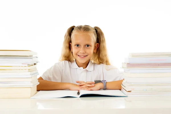 Joyeux Beau Mignon Petite Écolière Aime Étudier Lire Des Livres — Photo