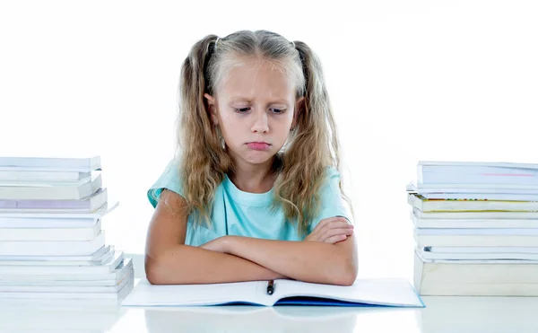 Frustrovaný Malá Školačka Pocit Selhání Neschopnost Soustředit Čtení Psaní Problém — Stock fotografie