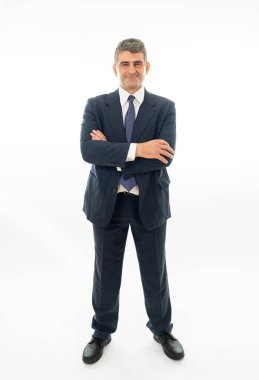 Tam vücut emin Olgun yakışıklı beyaz işadamı resmi ayakta beyaz arka plan üzerinde izole.