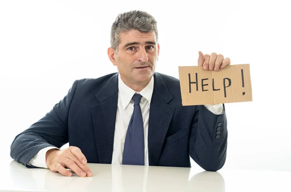 Hilflose Reife Geschäftsmann Mit Einem Hilfeschild Der Finanzkrise Arbeitslosigkeit Stress — Stockfoto