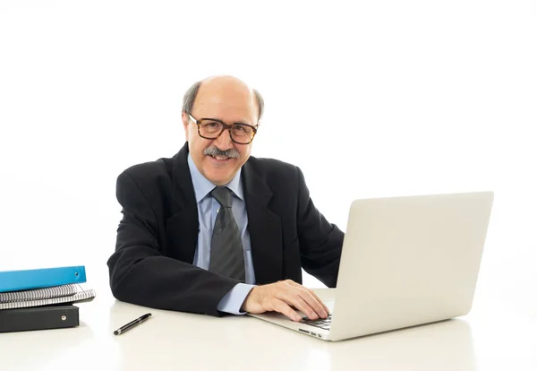 Retrato Corporativo Feliz Hombre Negocios Senior Confiado Satisfecho Trabajando Computadora — Foto de Stock