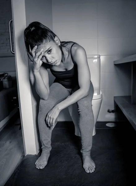 Beautiful Latin Woman Sitting Bathroom Suffering Anorexia Bulimia Feeling Desperate — Stock Photo, Image