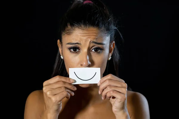 Dramático Close Retrato Mulher Triste Escondendo Sua Depressão Com Sorriso — Fotografia de Stock