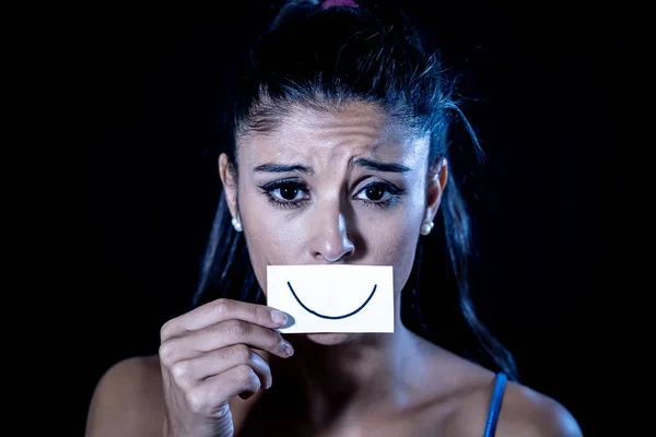 Dramático Close Retrato Mulher Triste Escondendo Sua Depressão Com Sorriso — Fotografia de Stock