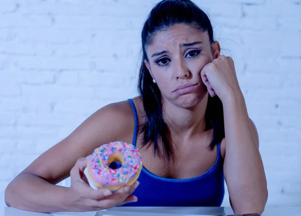 Hongerige Mooie Jonge Vrouw Ongelukkig Verlangen Zoete Chocolade Donuts Kan — Stockfoto