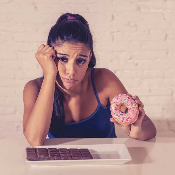 Hongerige Mooie Jonge Vrouw Ongelukkig Verlangen Zoete Chocolade Donuts Kan — Stockfoto