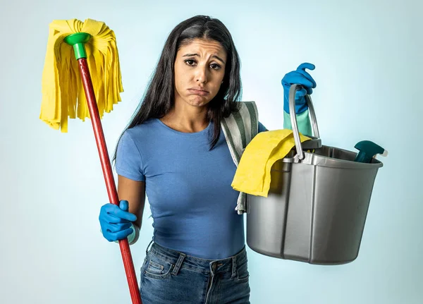 Young Beautiful Angry Upset Housewife Woman Holding Bucket Mop Cleaning — Stock Photo, Image