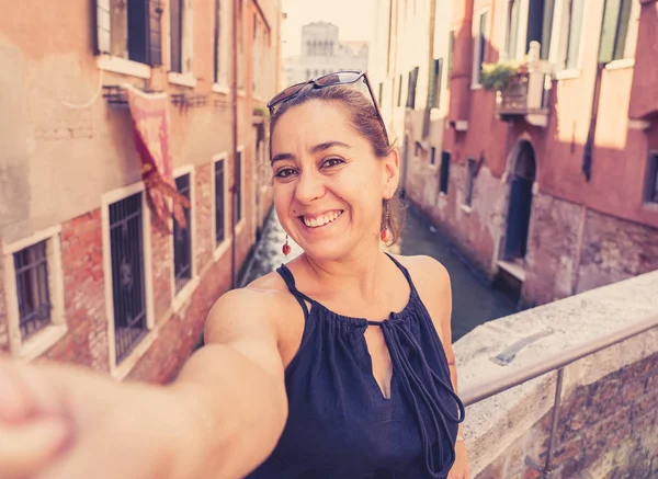Young Attractive Latin Hispanic Tourist Taking Selfie Venice Canal Having — Stock Photo, Image
