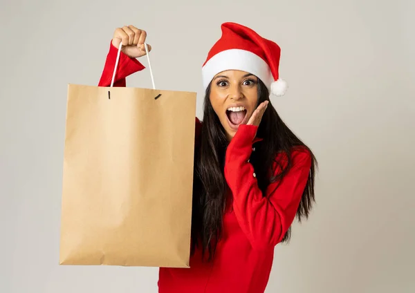 Ung Kvinna Redo För Julen Med Papper Shoppingkassar Rött Och — Stockfoto