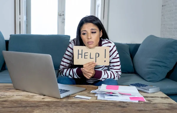 Aantrekkelijke Latijns Vrouwelijke Alleenstaande Moeder Overweldigd Met Huis Financiën Needing — Stockfoto