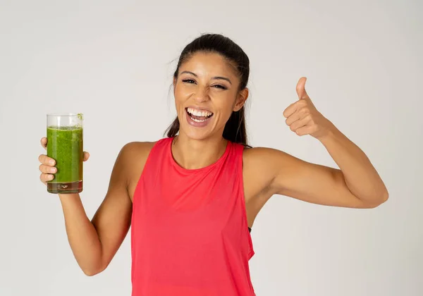 Fitness Frau Glücklich Lächelnd Mit Einem Glas Grünen Gemüse Smoothie — Stockfoto