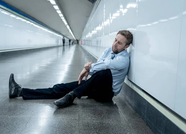 Desesperado Triste Jovem Empresário Sofrendo Dor Emocional Tristeza Depressão Profunda — Fotografia de Stock