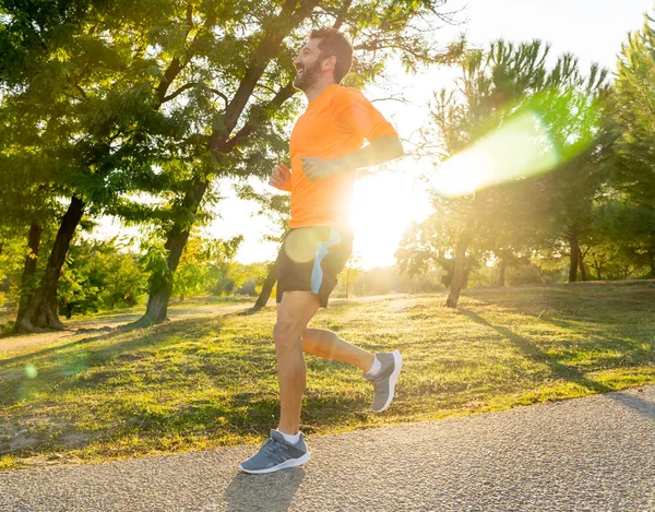 Corredor Feliz Sportswear Treinamento Corrida Para Maratona Fora Parque Pôr — Fotografia de Stock