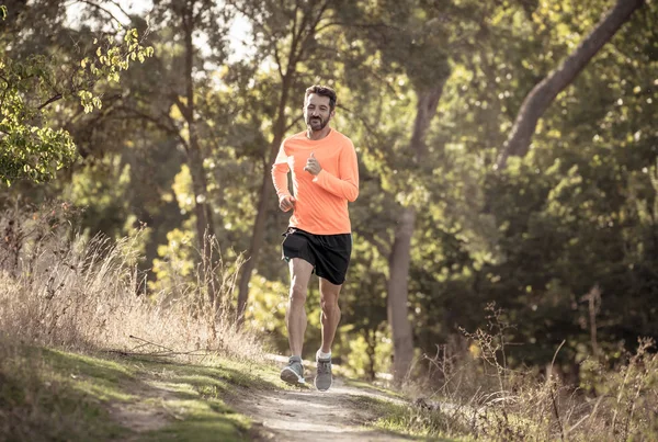 Glada Löpare Sportkläder Kör Utbildning För Marathon Utanför Parken Vid — Stockfoto