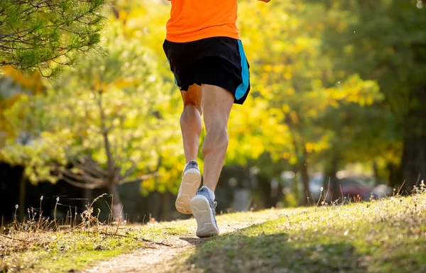 Back View Sport Man Ripped Athletic Muscular Legs Running Road — Stock Photo, Image