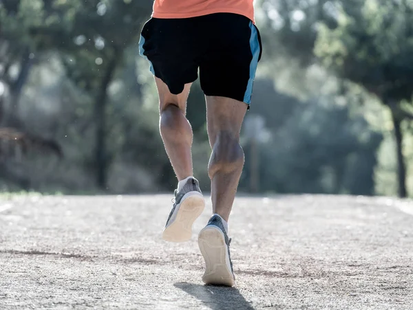 Back View Sport Man Ripped Athletic Muscular Legs Running Road — Stock Photo, Image