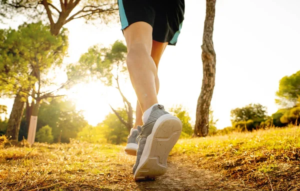 Back View Sport Man Ripped Athletic Muscular Legs Running Road — Stock Photo, Image