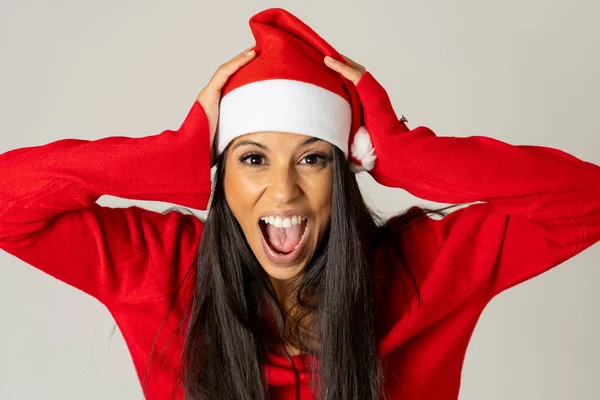 Porträtt Stressad Flicka Röd Hatt Söker Desperat Och Arga Gester — Stockfoto