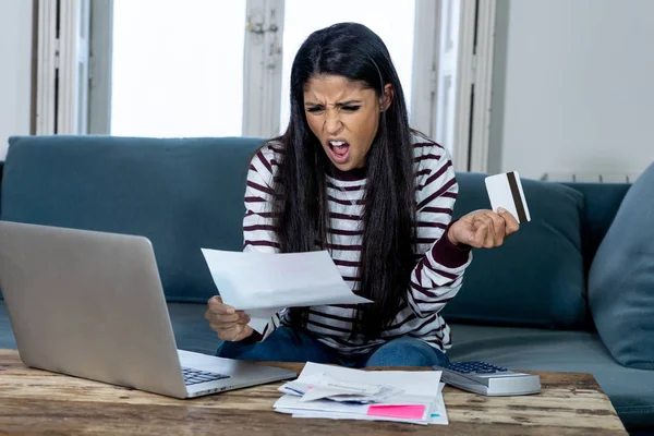 Bezorgd Wanhopige Vrouw Berekenen Facturen Fiscale Lasten Tellen Huis Financiën — Stockfoto