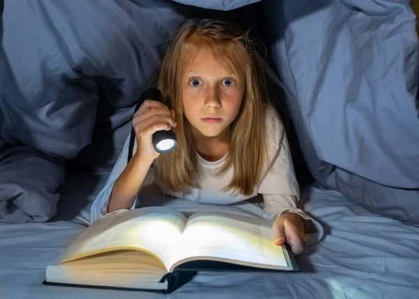 Beautiful Caucasian Girl Lying Bed Duvet Holding Lantern Reading Mystery — Stock Photo, Image