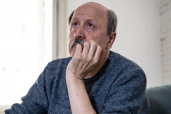 Overwhelmed Old Senior Man Suffering Alone Home Feeling Confused Sad — Stock Photo, Image