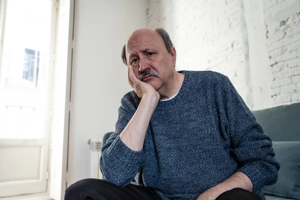 Senior Oude Man Gevoel Wanhopig Triest Zoek Bang Depressief Nadenkende — Stockfoto