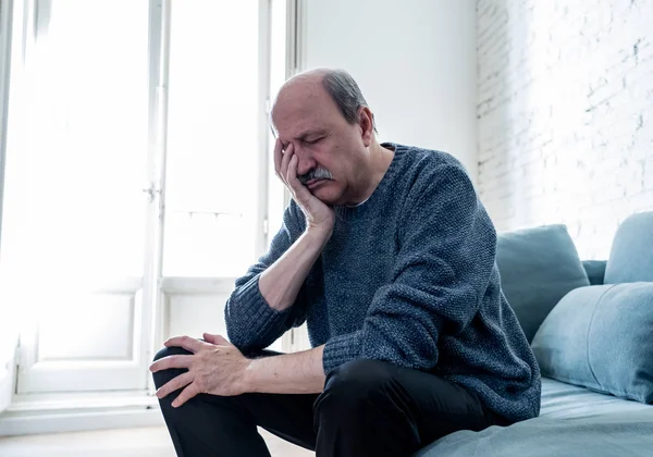 Overwhelmed Old Senior Man Suffering Alone Home Feeling Confused Sad — Stock Photo, Image