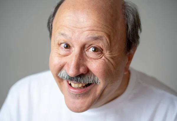 Glimlachen Lachen Jaren Jaar Oude Senior Man Candid Close Portret — Stockfoto
