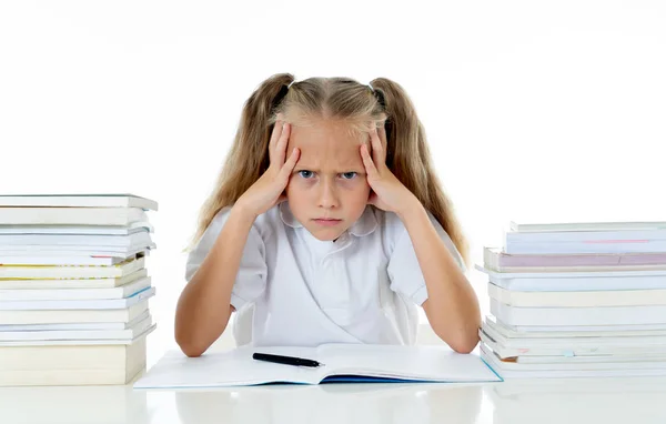 Pequena Colegial Frustrada Sentindo Fracasso Incapaz Concentrar Dificuldades Leitura Escrita — Fotografia de Stock