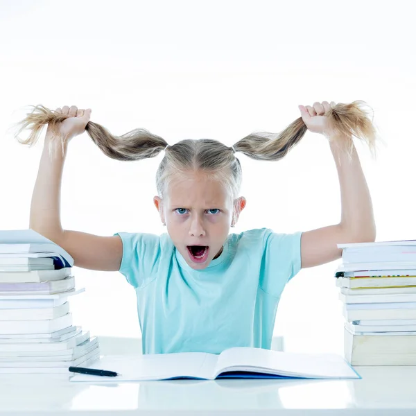 Prachtige School Meisje Probeert Studeren Met Veel Huiswerk Dat Het — Stockfoto