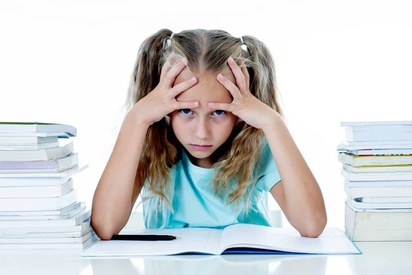 Prachtige School Meisje Probeert Studeren Met Veel Huiswerk Dat Het — Stockfoto