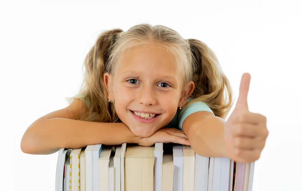 Šťastné Krásné Roztomilé Plavými Vlasy Malá Školačka Rád Studium Čtení — Stock fotografie