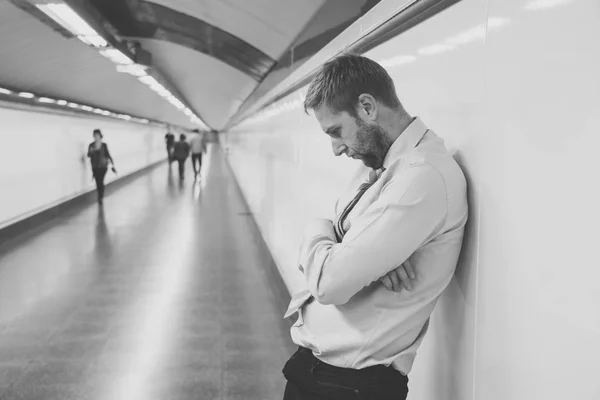 Desesperado Triste Jovem Empresário Sofrendo Dor Emocional Tristeza Depressão Profunda — Fotografia de Stock