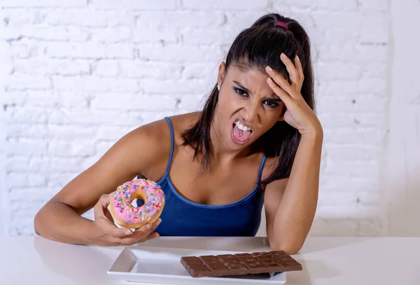 Aantrekkelijke Gezond Fit Vrouw Verwerpen Donuts Chocolade Niet Meer Ongewenste — Stockfoto
