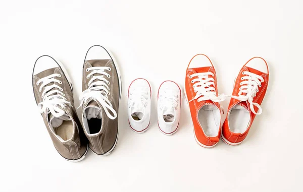 Imagen Conceptual Las Zapatillas Gominolas Padre Madre Hijo Hija Aisladas — Foto de Stock