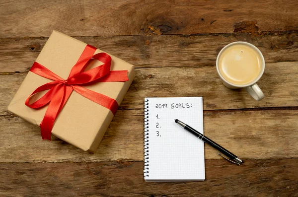 Top View 2019 Goals List Write Blank Notepad Coffee Gift — Stock Photo, Image