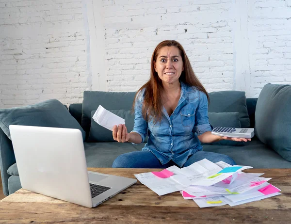 Portrét Mladé Svobodné Matky Ženy Pocit Zdůraznil Účetnictví Finance Notebookem — Stock fotografie