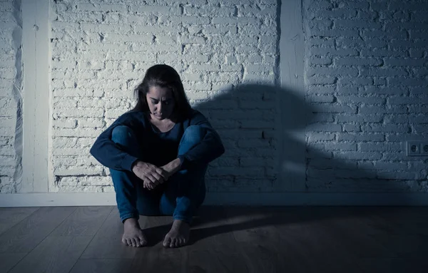 Junge Verwüstete Depressive Frau Weint Gefühl Verletzt Leiden Depression Traurigkeit — Stockfoto