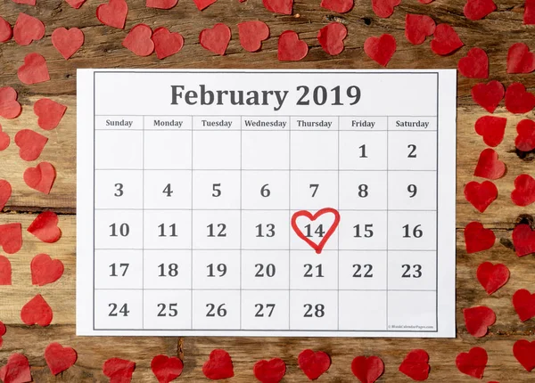 Kalenderblatt Mit Rotem Herz Februar Zum Valentinstag Auf Vintage Tisch — Stockfoto