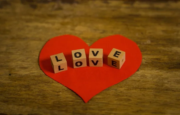 Έννοια Αγάπης Και Αγίου Βαλεντίνου Κάρτα Λέξη Αγάπη Στο Ξύλο — Φωτογραφία Αρχείου