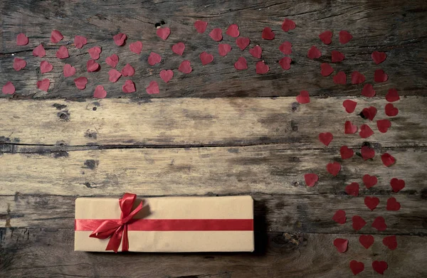 Hermosa Composición San Valentín Regalos Corazones Rojos Sobre Fondo Mesa —  Fotos de Stock