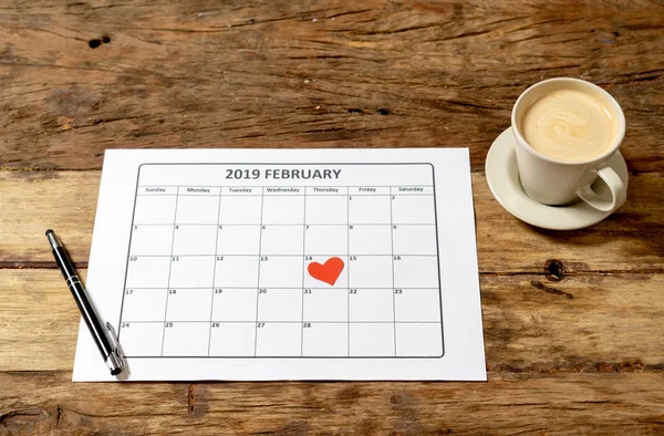 Konzeptbild Für 2019 Februar Kalender Mit Rotem Herz Und Kaffee — Stockfoto