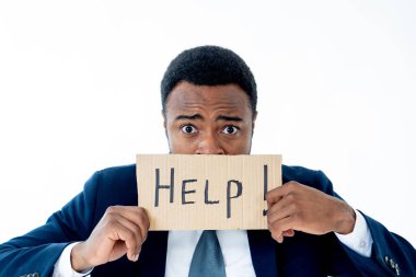 Duygu üzgün ve kurumsal overworked yardım sorun, iş kriz ve işsizlik depresyon kavramı iş için mesaj soran tutan genç çekici ve hayal kırıklığına uğramış Afrika kökenli Amerikalı işadamı.